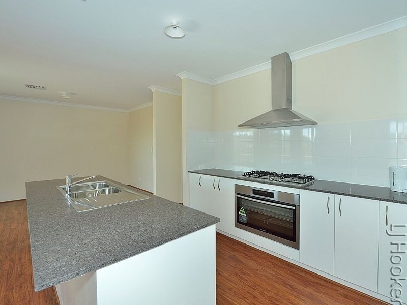16 Azelia Approach, Madora Bay WA 6210