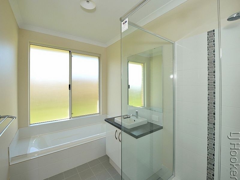 16 Azelia Approach, Madora Bay WA 6210