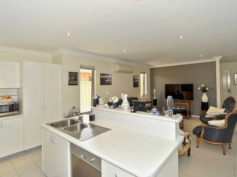 5 Grasstree Road, Wannanup WA 6210