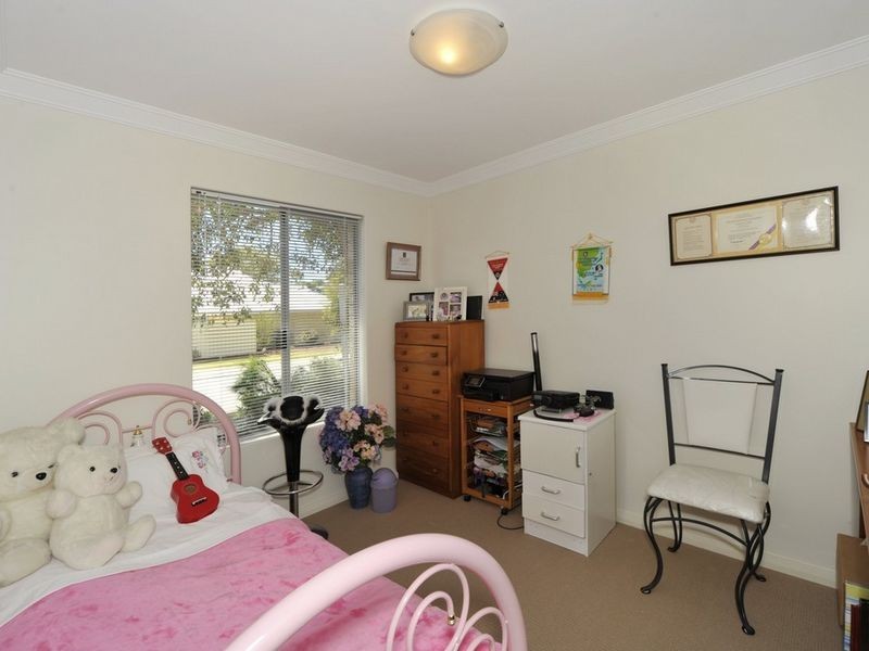 5 Grasstree Road, Wannanup WA 6210