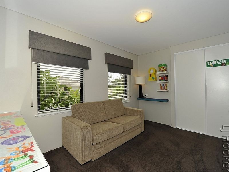 21 Estuary Place, Wannanup WA 6210