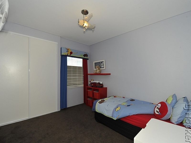 21 Estuary Place, Wannanup WA 6210