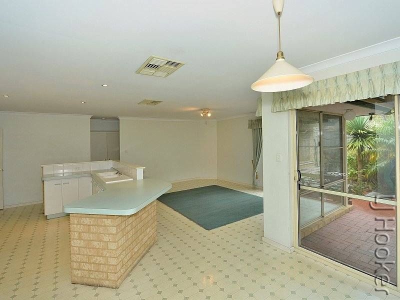 10 Peron Place, San Remo WA 6210