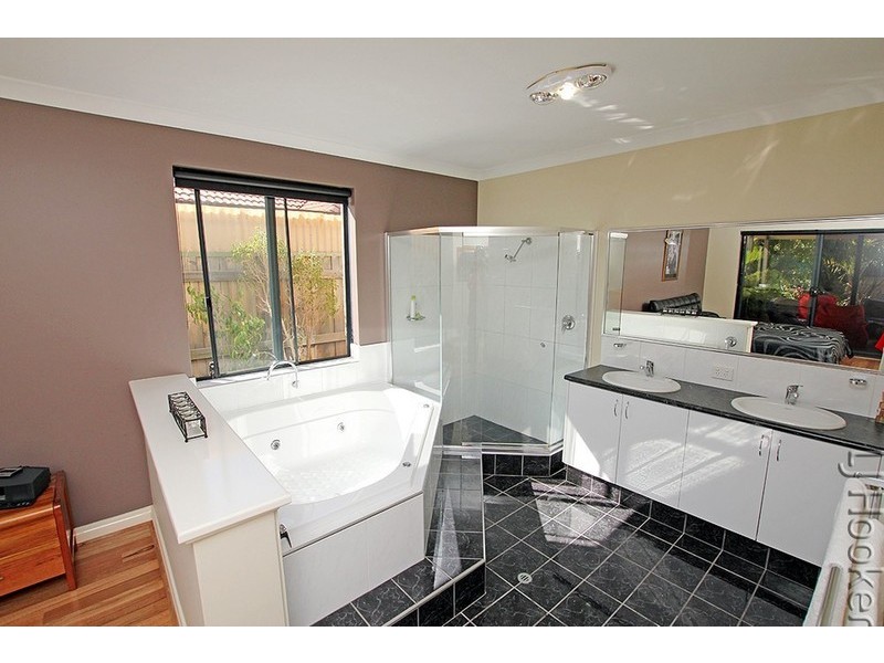 14 Boardwalk Boulevard, Halls Head WA 6210