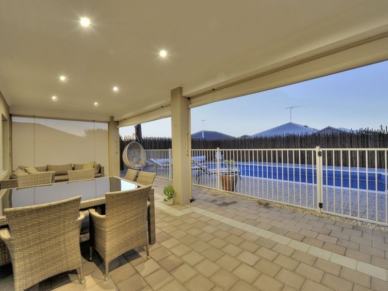 6 Splendens Turn, Halls Head WA 6210