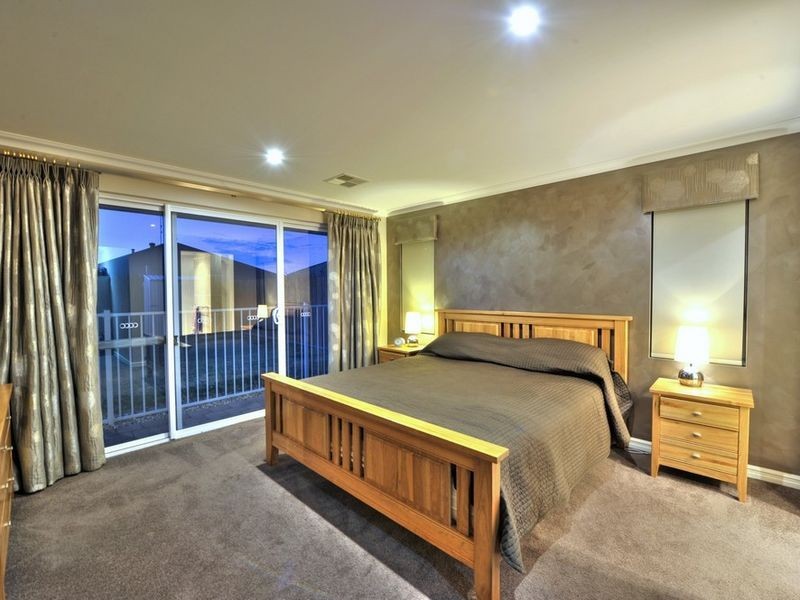 6 Splendens Turn, Halls Head WA 6210