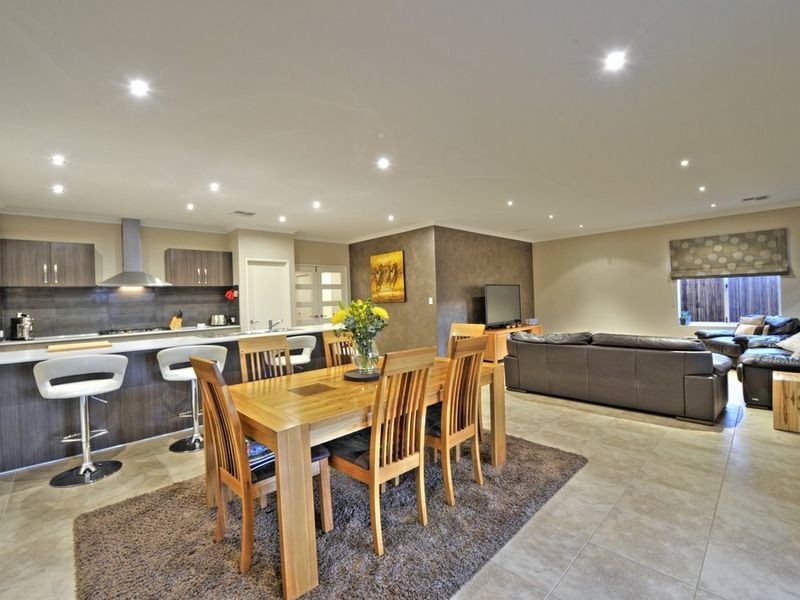 6 Splendens Turn, Halls Head WA 6210