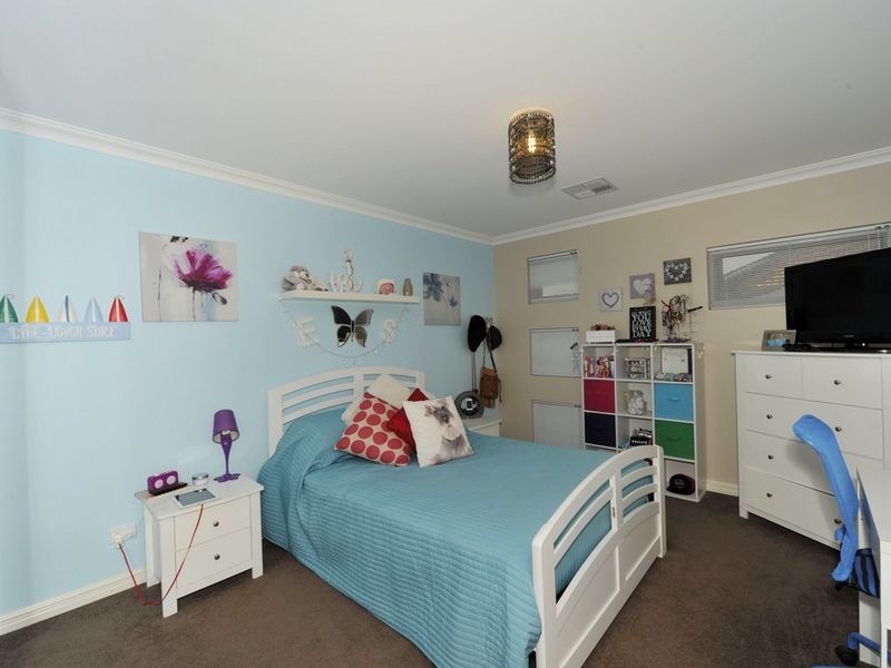 6 Splendens Turn, Halls Head WA 6210