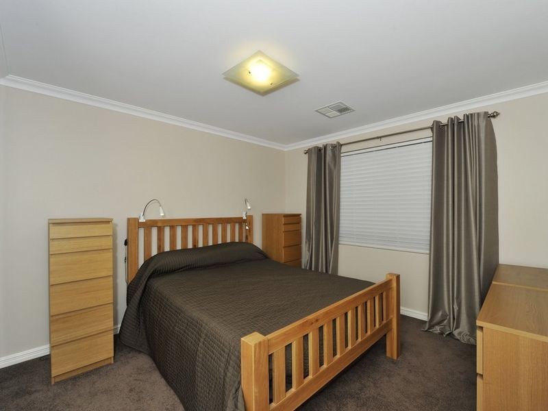 6 Splendens Turn, Halls Head WA 6210