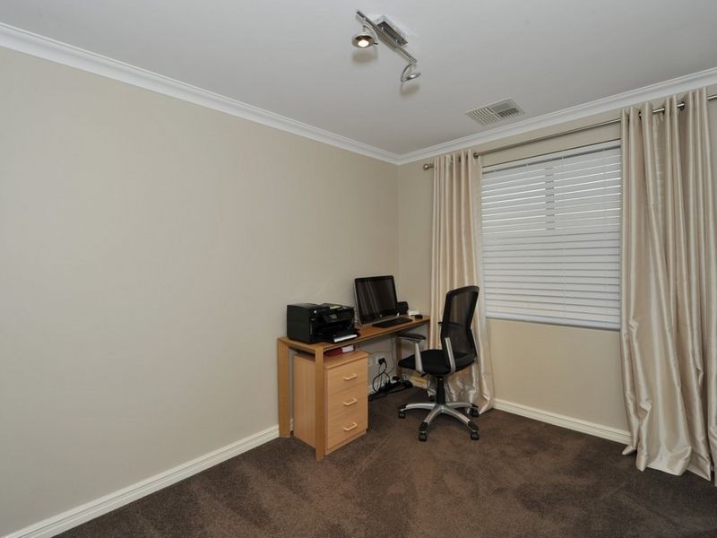 6 Splendens Turn, Halls Head WA 6210
