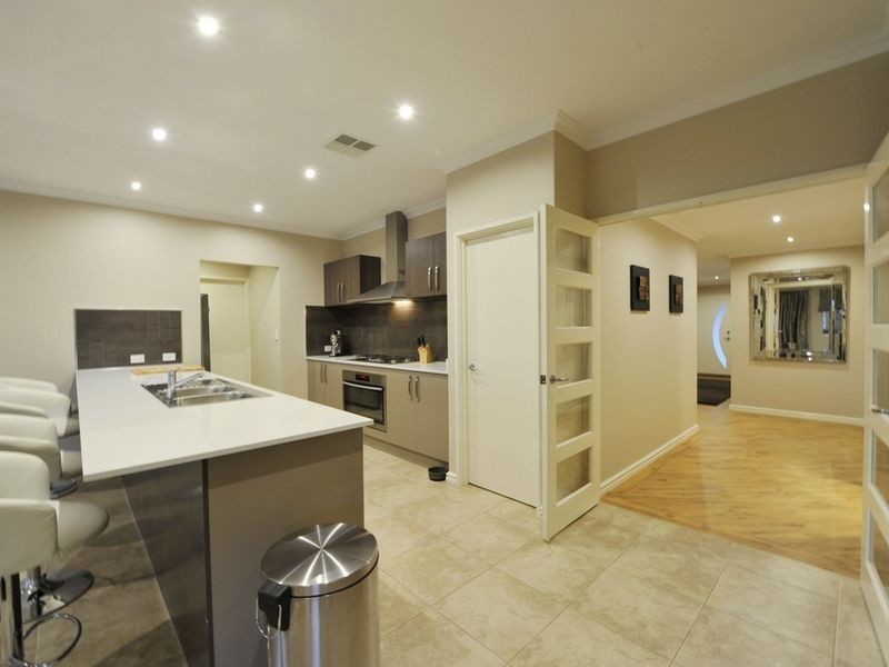 6 Splendens Turn, Halls Head WA 6210