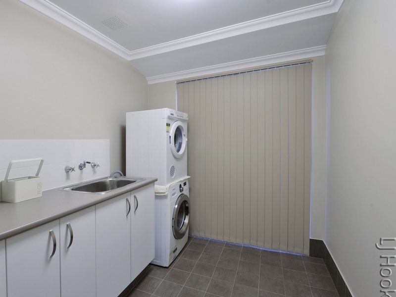 6 Splendens Turn, Halls Head WA 6210