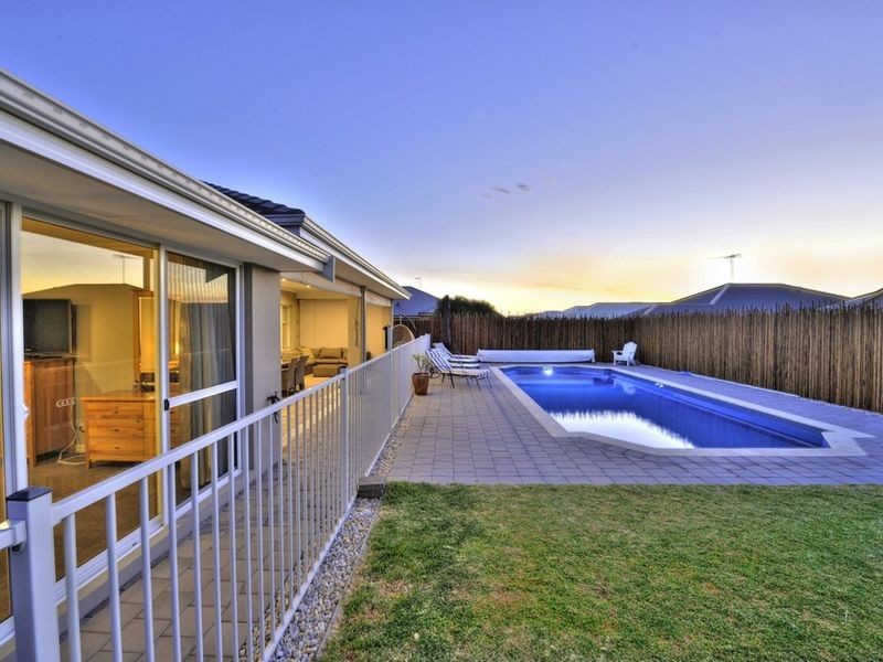 6 Splendens Turn, Halls Head WA 6210