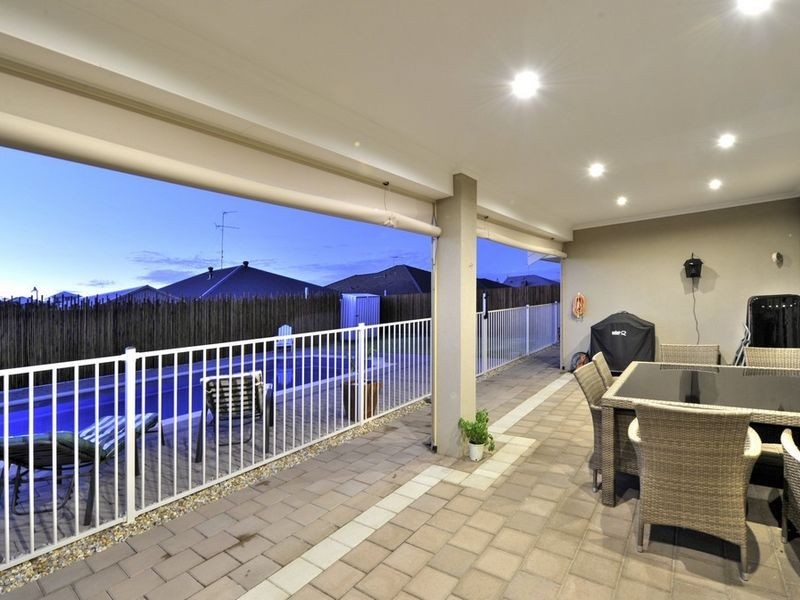 6 Splendens Turn, Halls Head WA 6210