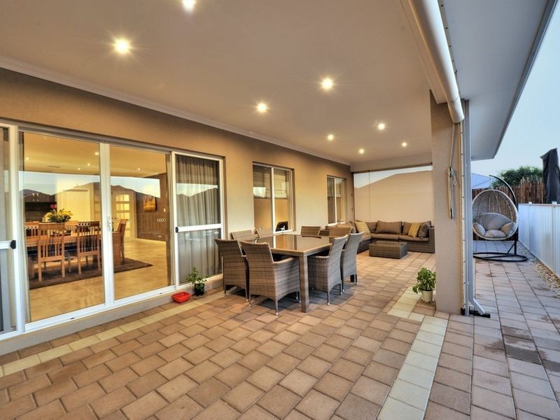 6 Splendens Turn, Halls Head WA 6210