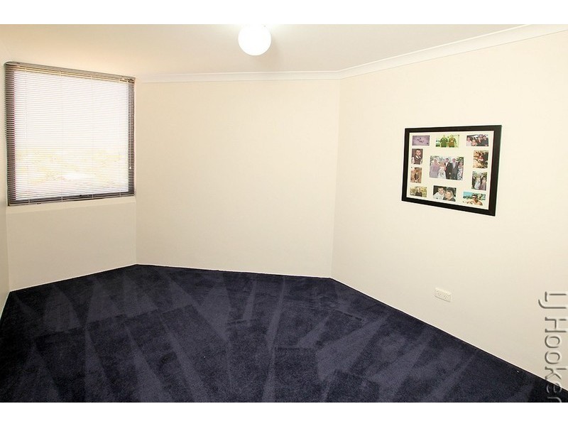 30/6A Valley Road, Halls Head WA 6210