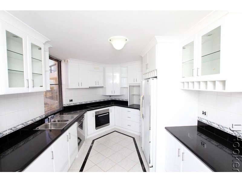 30/6A Valley Road, Halls Head WA 6210