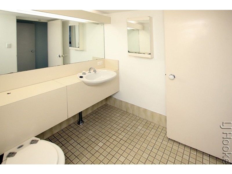 30/6A Valley Road, Halls Head WA 6210