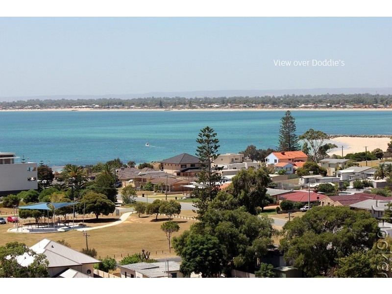 30/6A Valley Road, Halls Head WA 6210