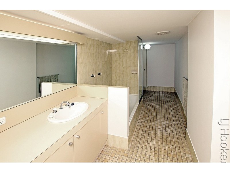 30/6A Valley Road, Halls Head WA 6210