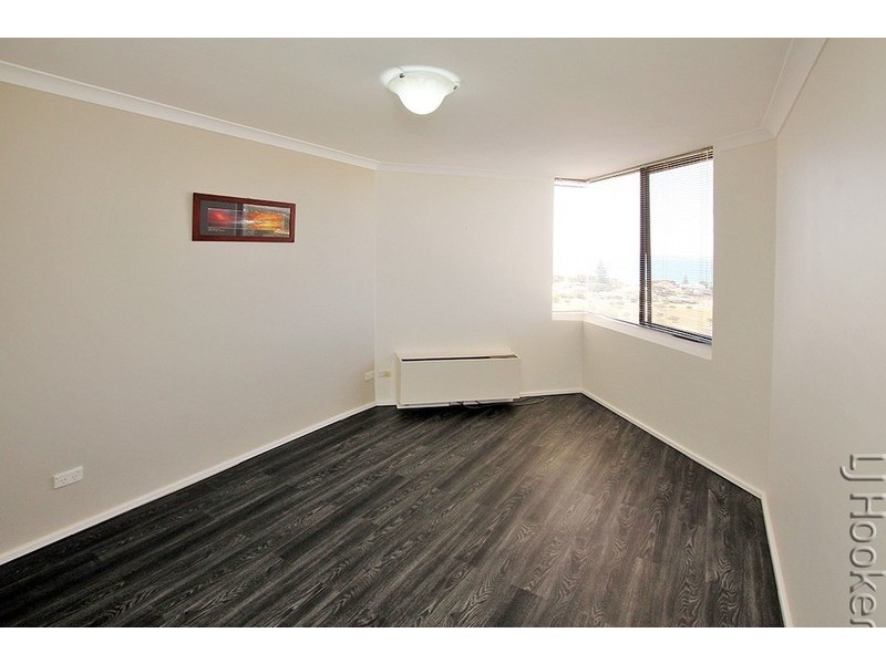 30/6A Valley Road, Halls Head WA 6210