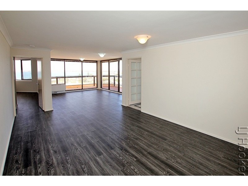 30/6A Valley Road, Halls Head WA 6210