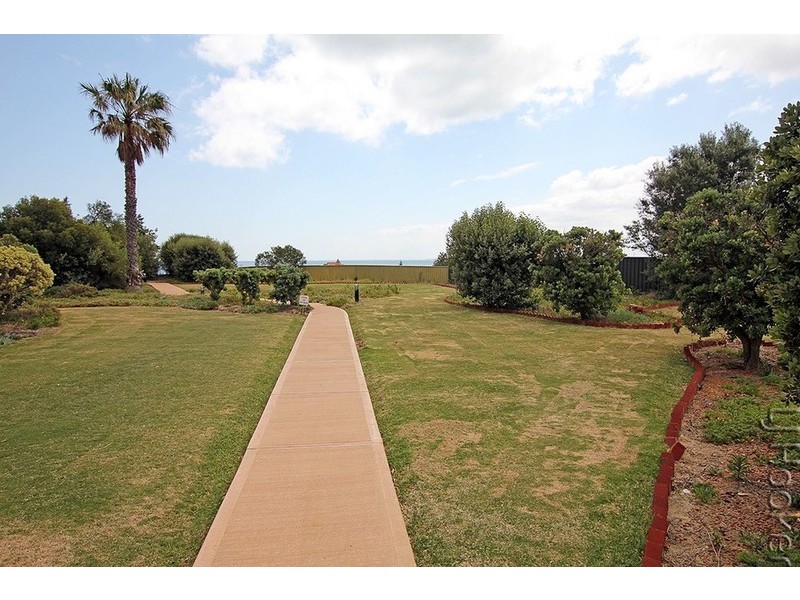 30/6A Valley Road, Halls Head WA 6210