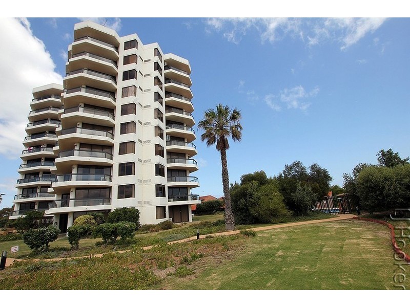 30/6A Valley Road, Halls Head WA 6210