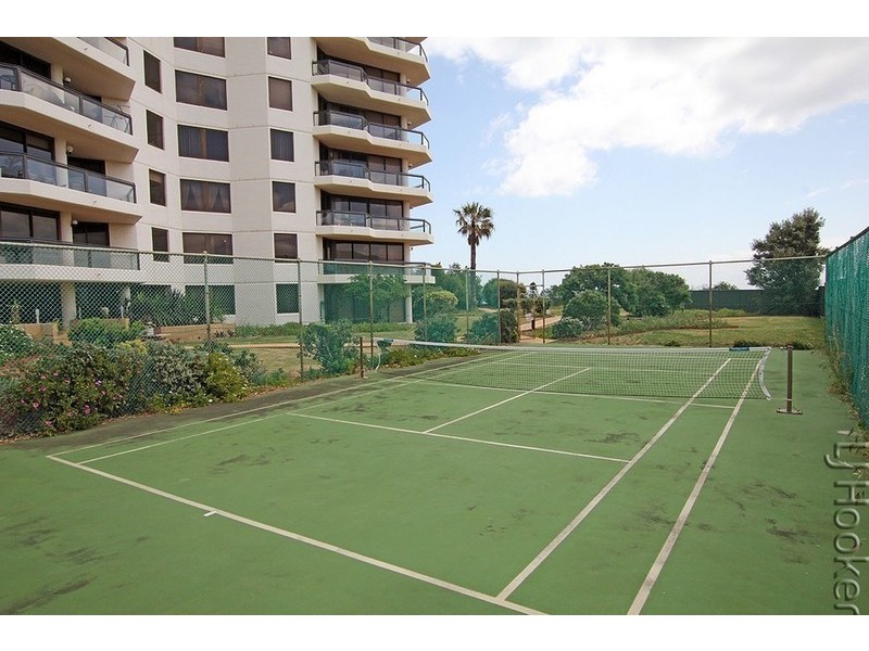 30/6A Valley Road, Halls Head WA 6210