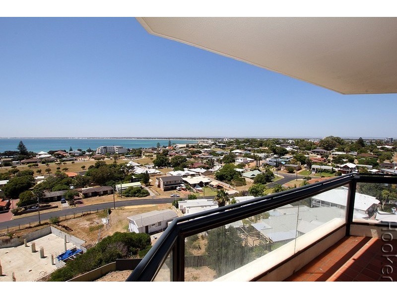 30/6A Valley Road, Halls Head WA 6210