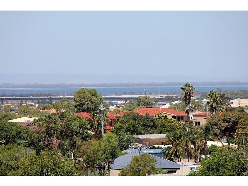 30/6A Valley Road, Halls Head WA 6210