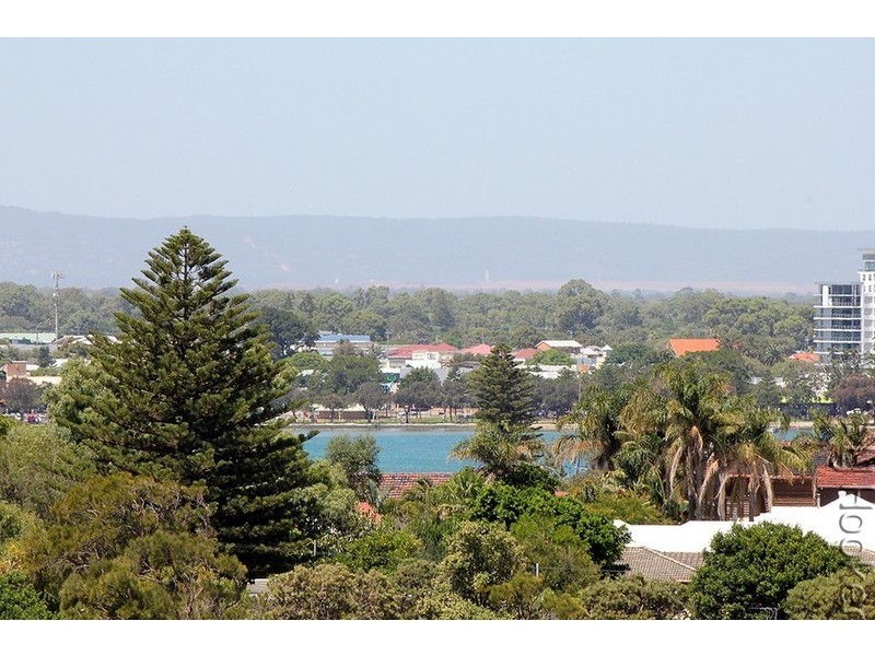 30/6A Valley Road, Halls Head WA 6210