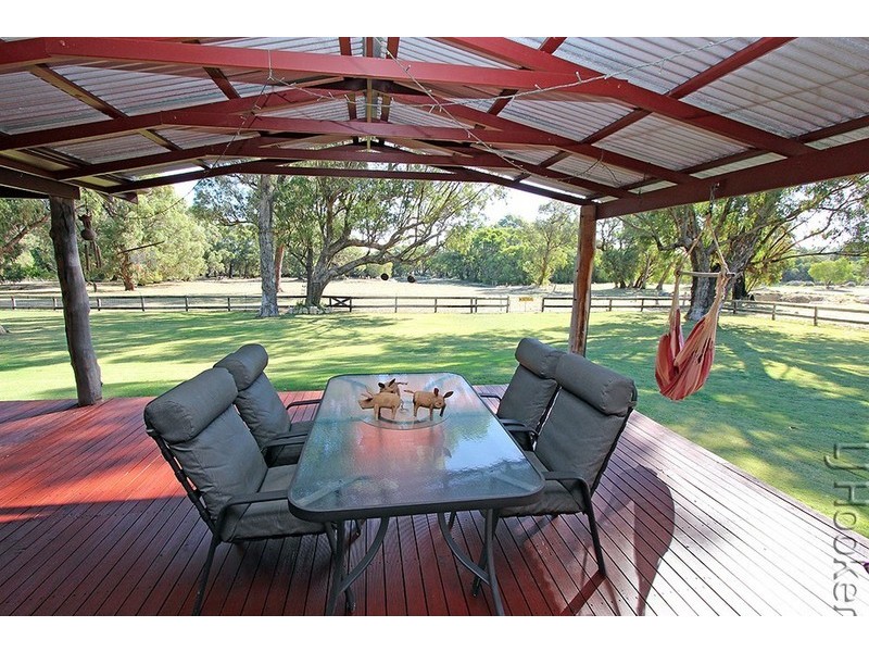 114 Newnham Road, Lake Clifton WA 6215