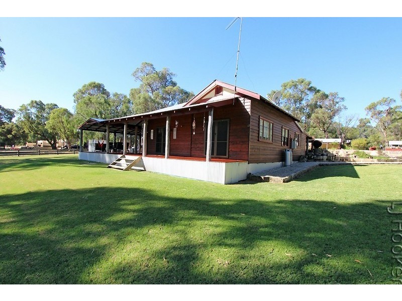 114 Newnham Road, Lake Clifton WA 6215