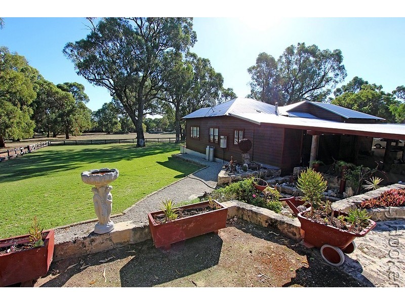 114 Newnham Road, Lake Clifton WA 6215