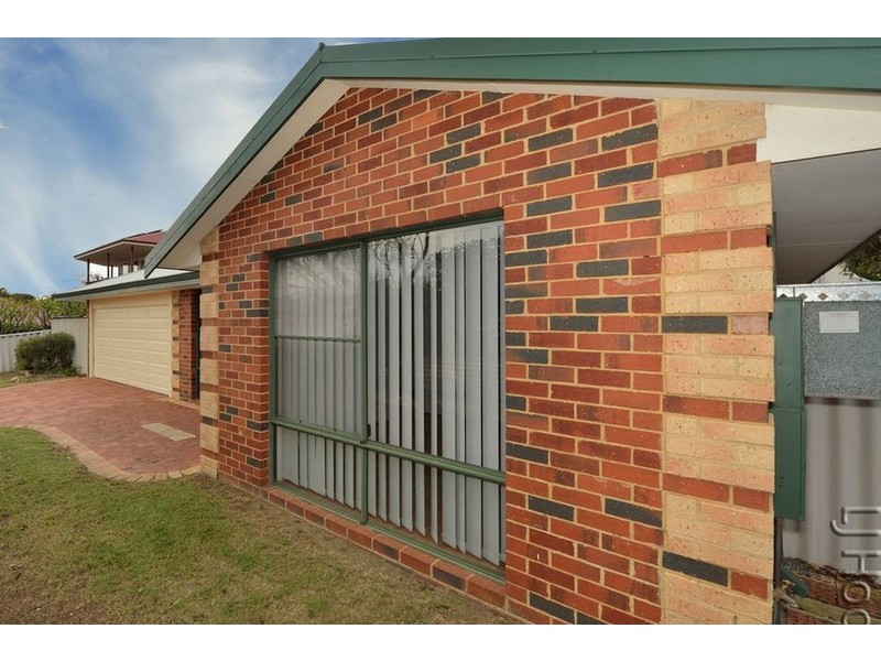 30 Tamarisk Drive, Halls Head WA 6210