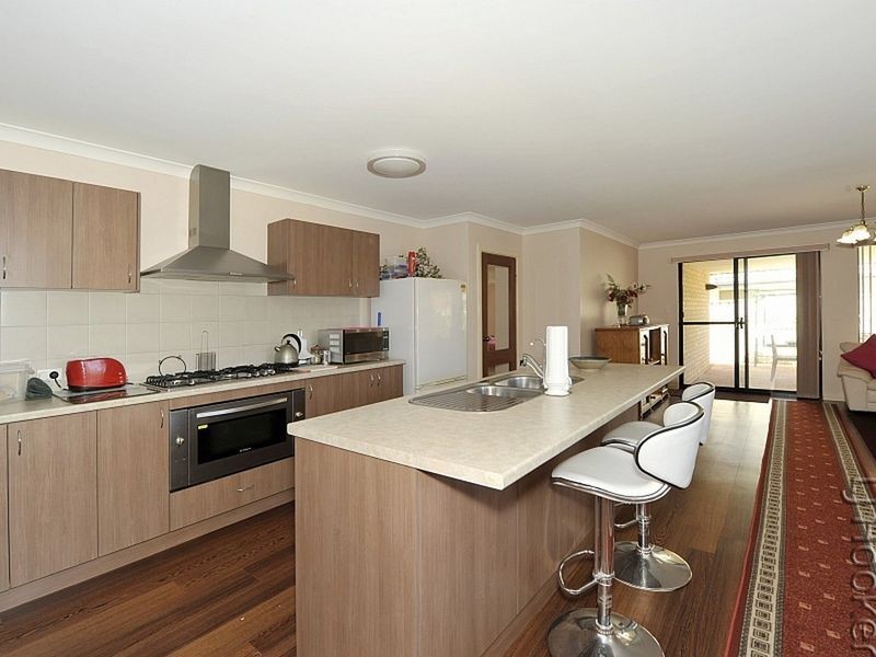 2 Kwella Entrance, Greenfields WA 6210