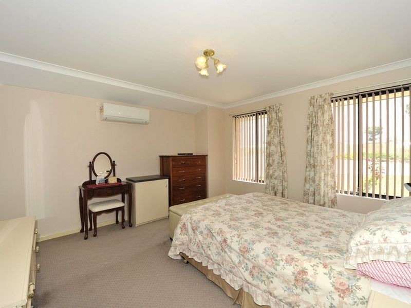 2 Kwella Entrance, Greenfields WA 6210