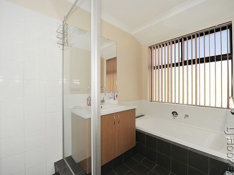 2 Kwella Entrance, Greenfields WA 6210