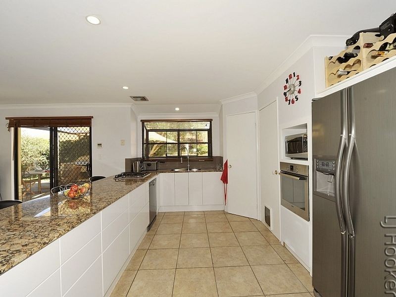 11 Japonica Heights, Halls Head WA 6210