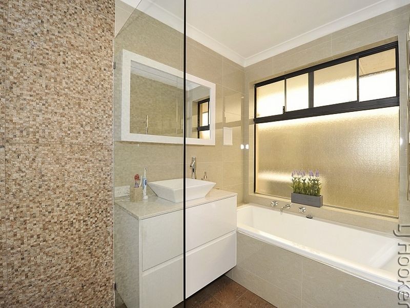 11 Japonica Heights, Halls Head WA 6210