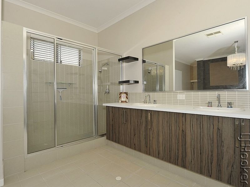 15 Varia Way, Halls Head WA 6210