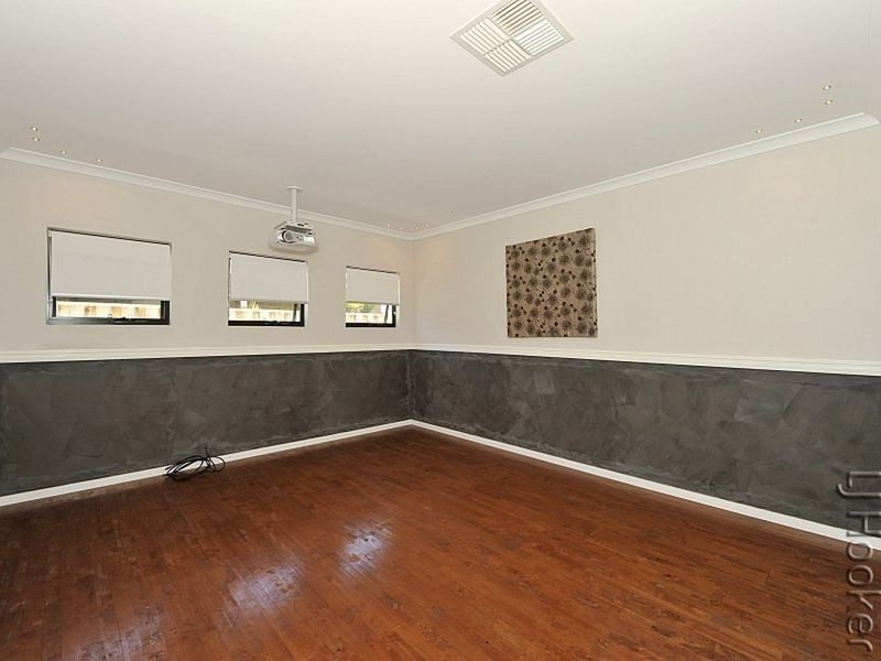 15 Varia Way, Halls Head WA 6210