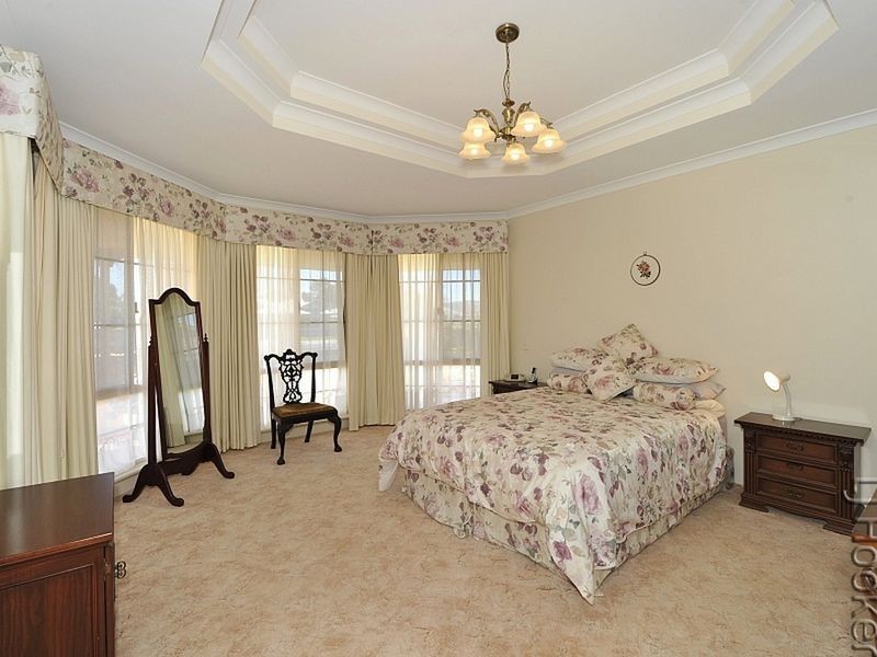 49 Silverton Crescent, Erskine WA 6210