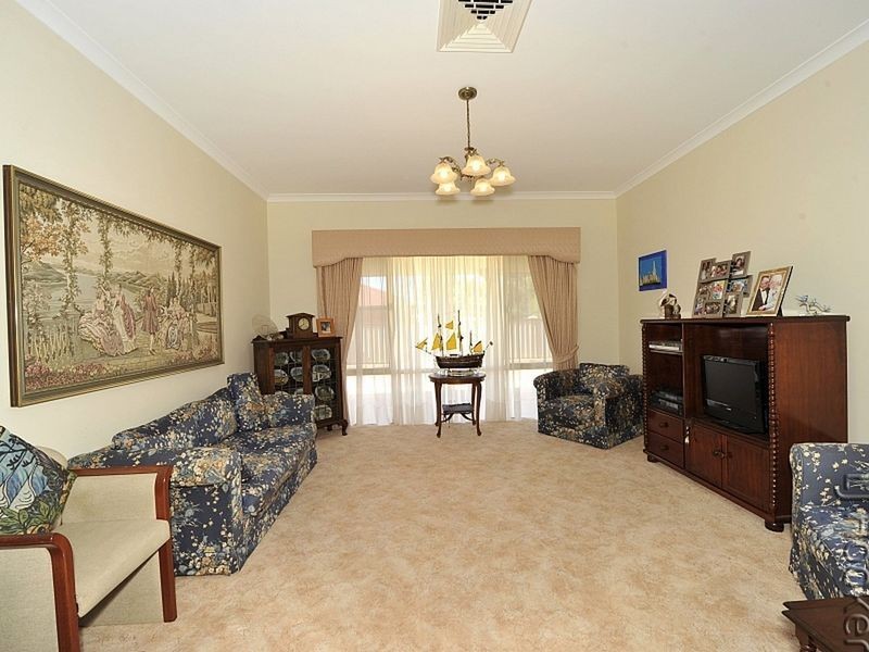 49 Silverton Crescent, Erskine WA 6210