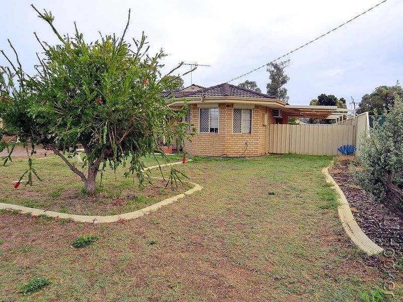 17B Saskatchewan Way, Greenfields WA 6210