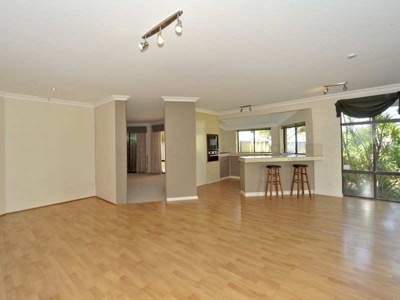11 Boronia Close, Halls Head WA 6210