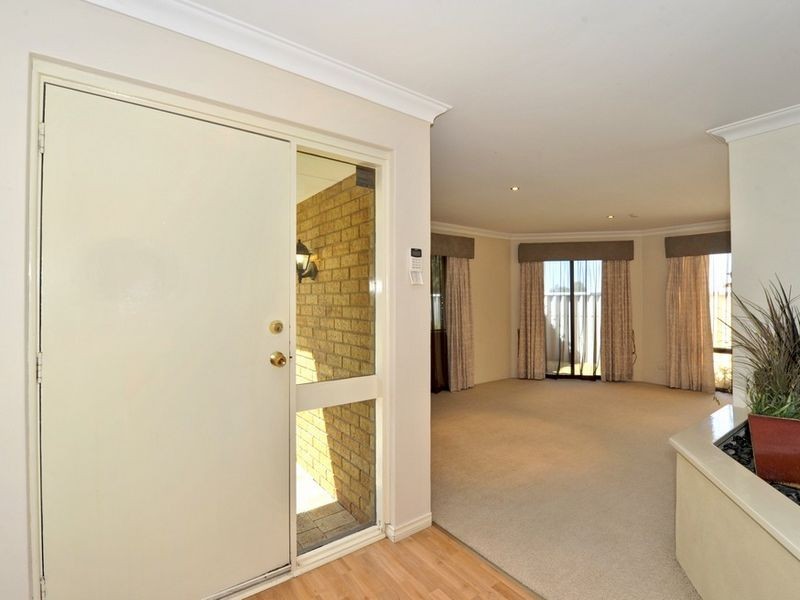 11 Boronia Close, Halls Head WA 6210