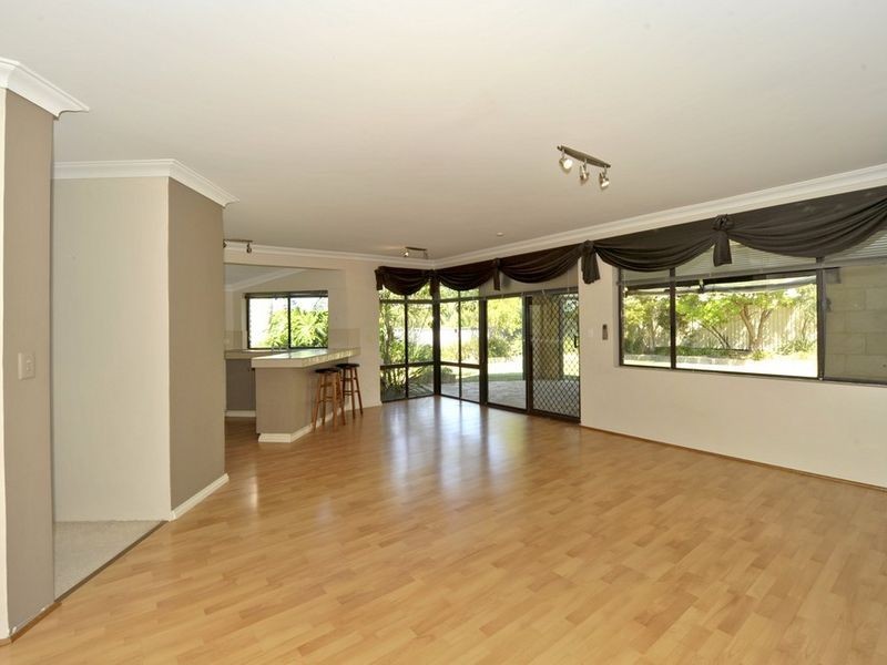 11 Boronia Close, Halls Head WA 6210