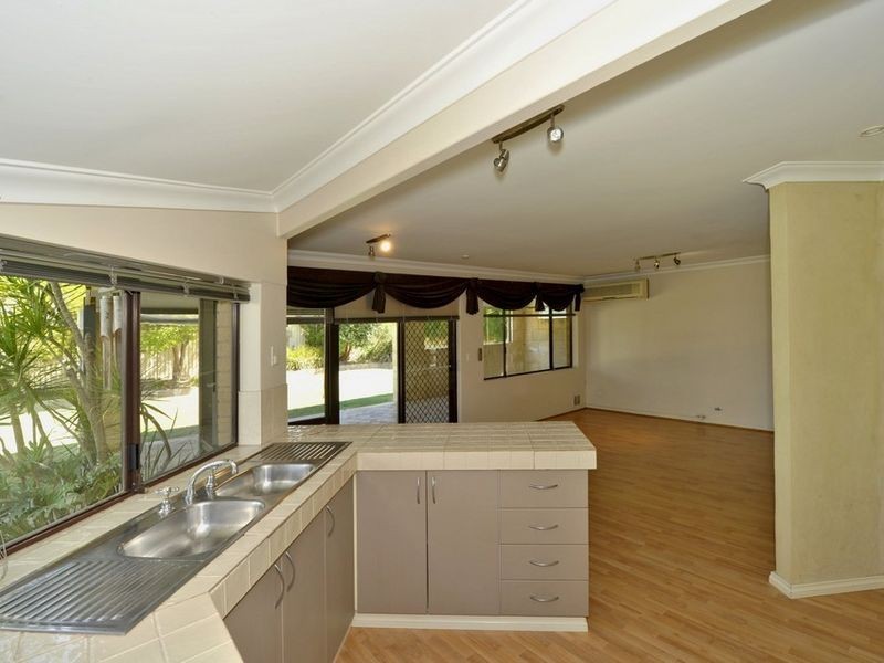 11 Boronia Close, Halls Head WA 6210